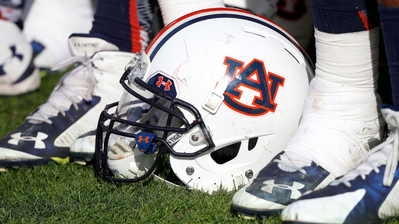 No. 4 dual-threat QB Davis commits to Auburn