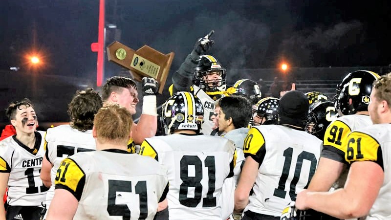 HIGH SCHOOL FOOTBALL: Golden Eagles run away from Redhounds