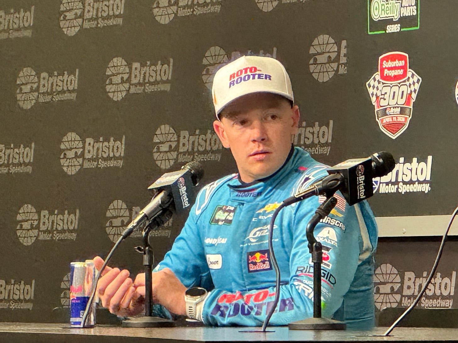 Zilisch holds off Larson for thriller at Bristol, Allgaier nets $100K bonus