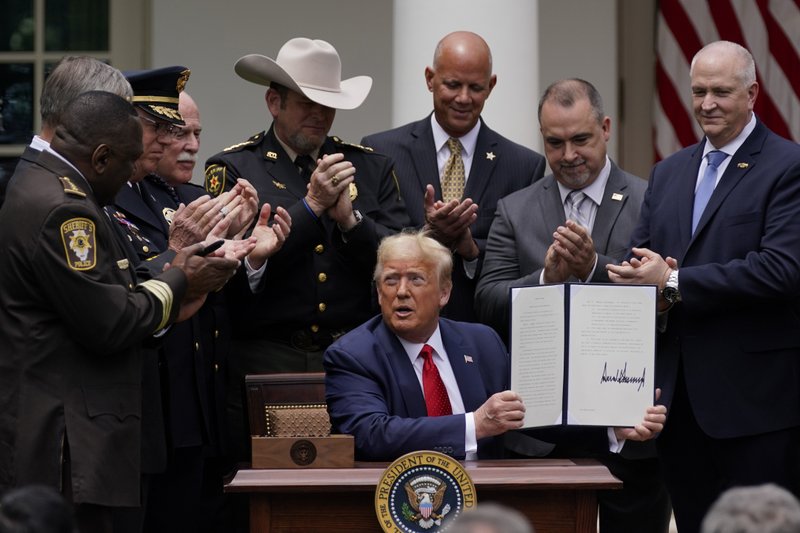 Trump signs executive order on police reform