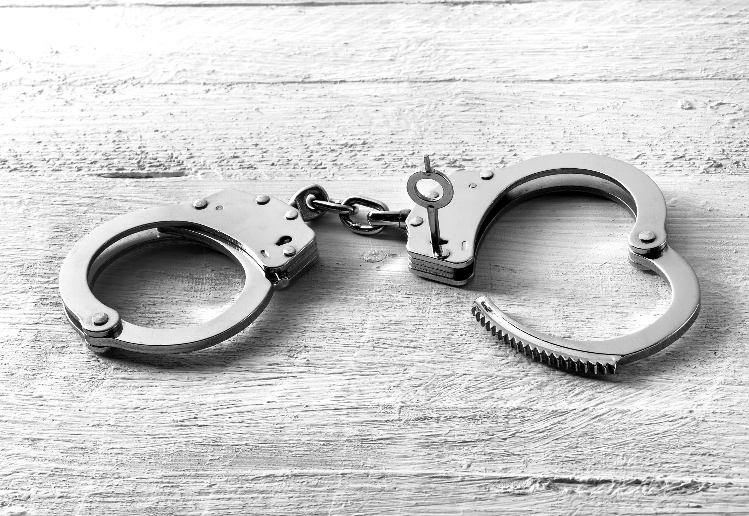 Woman arrested for taking drugs into courthouse