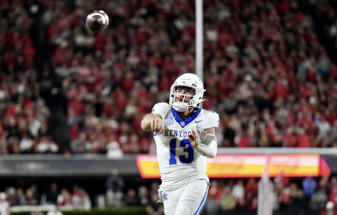 COLLEGE FOOTBALL: Wildcat no match for top-ranked Bulldogs