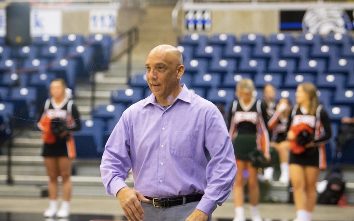 COLLEGE BASKETBALL: UPIKE women splits pair of games