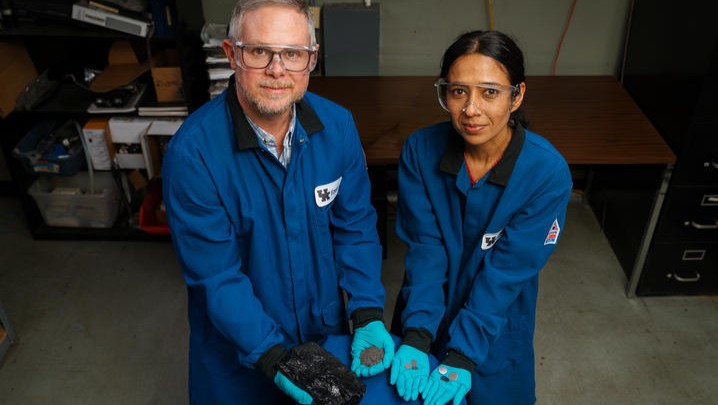 Matt Weisenberger and Aman Preet Kaur hold the progression of coal, from raw resource to finished battery. (Photo by Jeremy Blackburn, UK Research Communications.)
