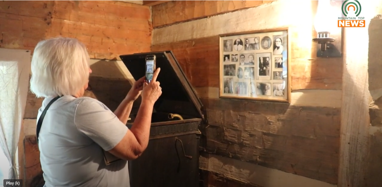 Ohioans Visit Hog Trial Site