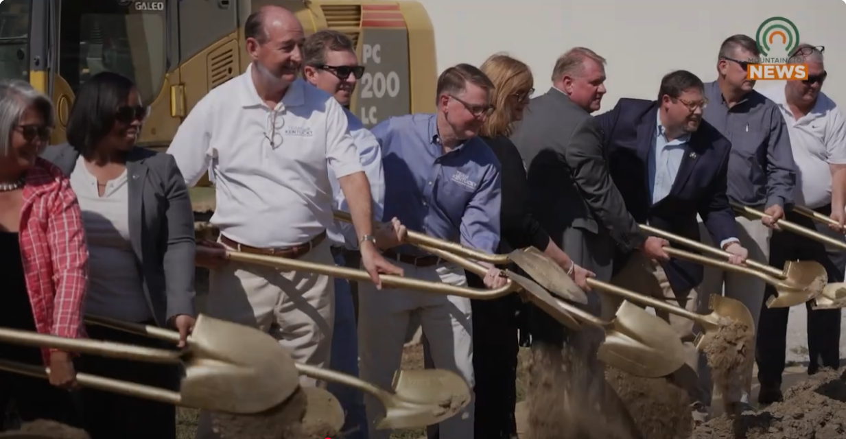 Governor Beshear and Local Leaders Celebrate More Mountain Parkway Construction