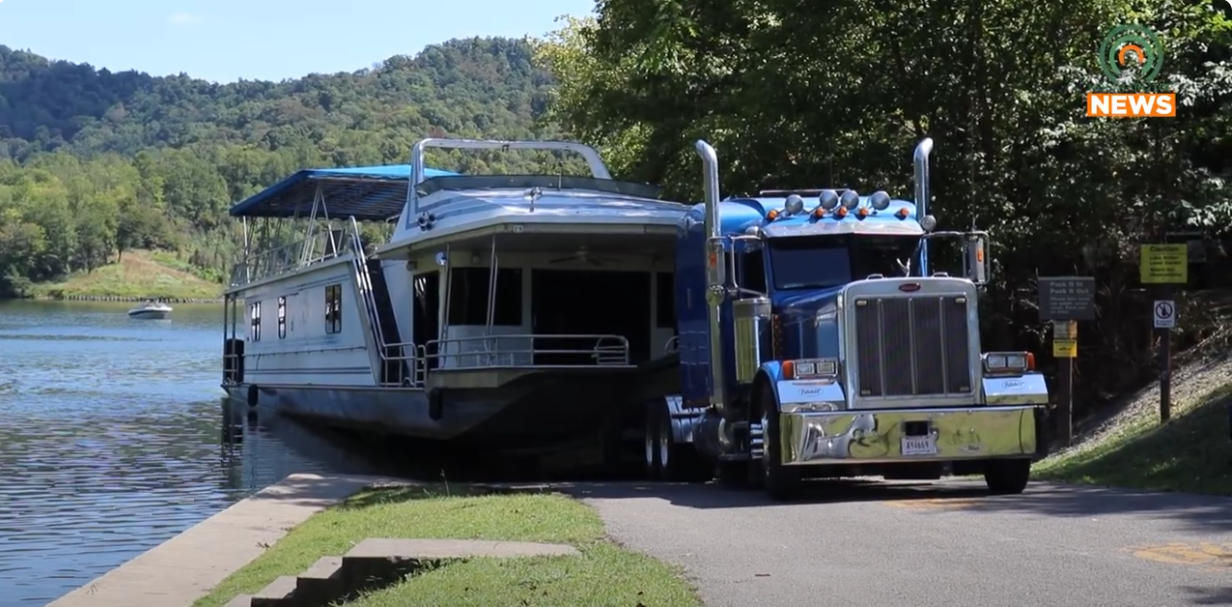Houseboat Owners Begin Moving Out