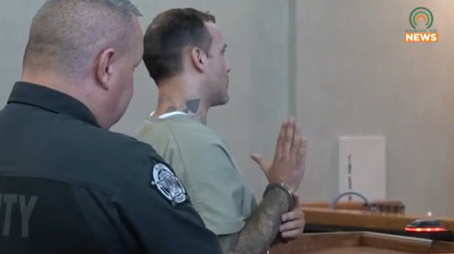 Howell returns to court after contempt outburst