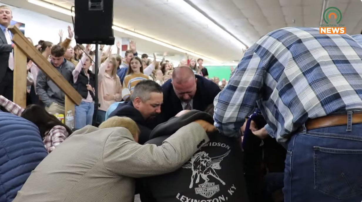 1,200 people attend Hager Hill Revival