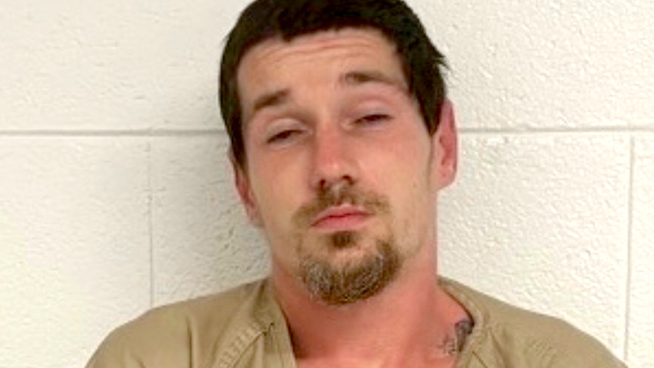 Prestonsburg man charged with assault after stabbing