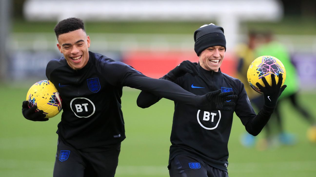 Messi returns to training with Barca after drama