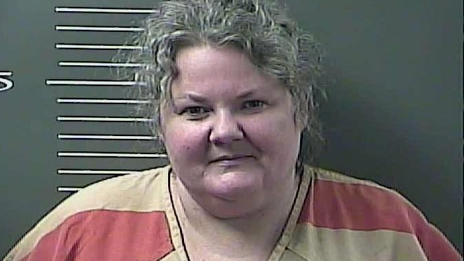 Woman arrested for burglary of Van Lear store