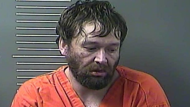 Louisa man charged with theft, burglary in separate incidents