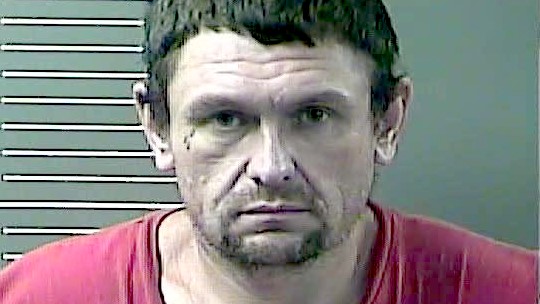 Magoffin man charged with witness tampering